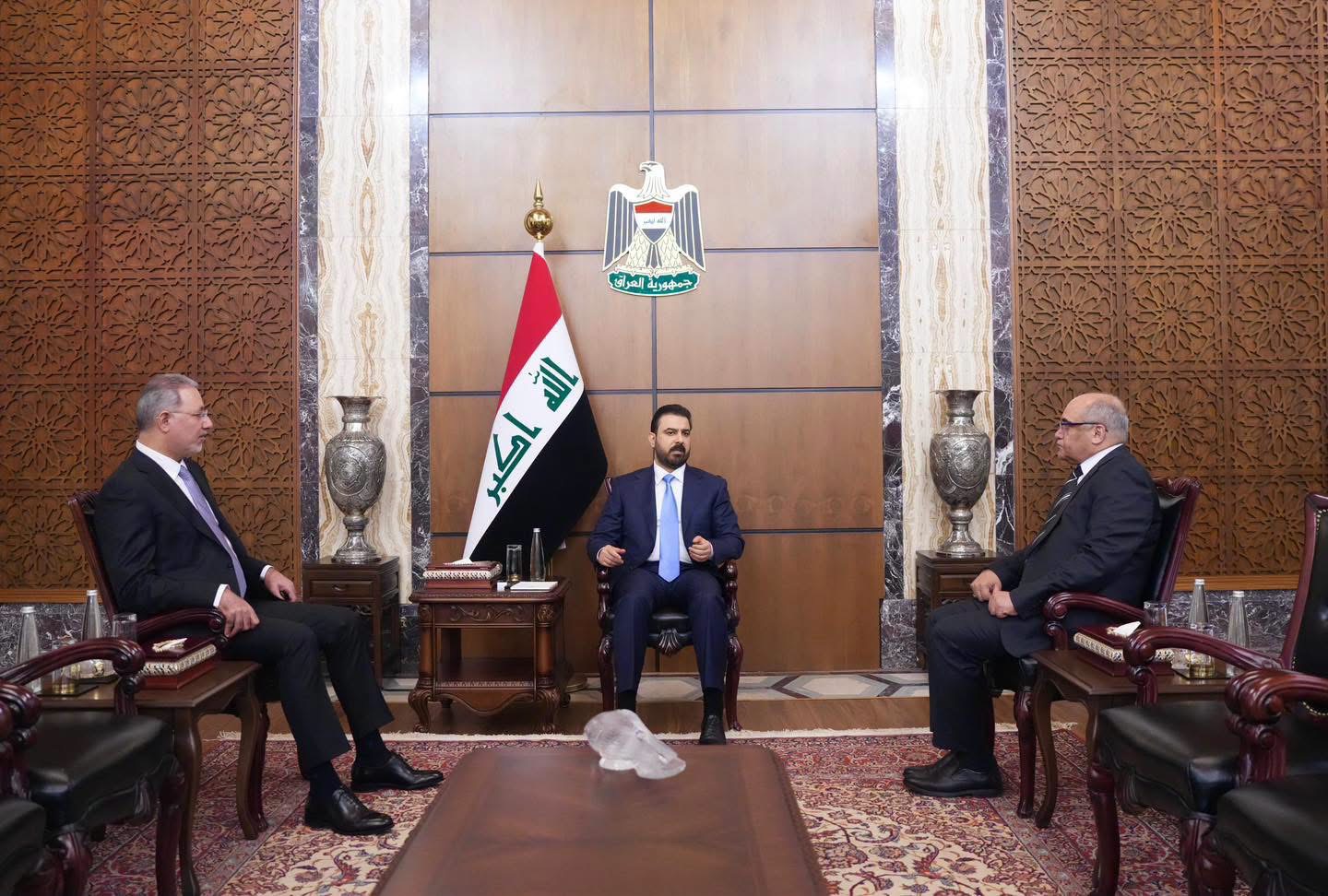 الرئيس الزيدي يرعى مراسم الاستلام والتسليم لرئاسة جهاز الأمن الوطني: اشاد بجهود البصري وتمنى التوفيق للبدري 