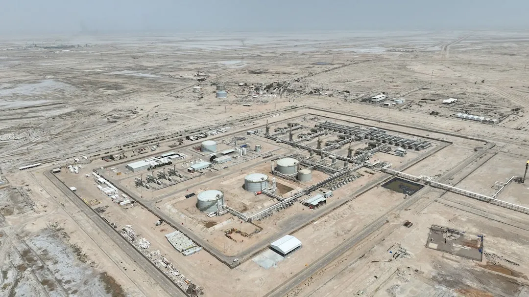 رويترز: العراق يرفع إنتاجه النفطي من حقول الجنوب لنحو 2.1 مليون برميل يومياً 