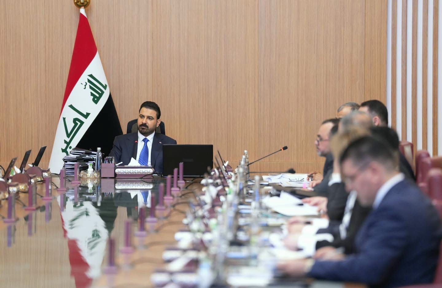 برئاسة الزيدي.. مجلس الوزراء يعقد جلسته االاعتيادية السابعة: تجهيز اصحاب المولدات الاهلية بالكاز مجاناً طيلة شهري تموز وآب 