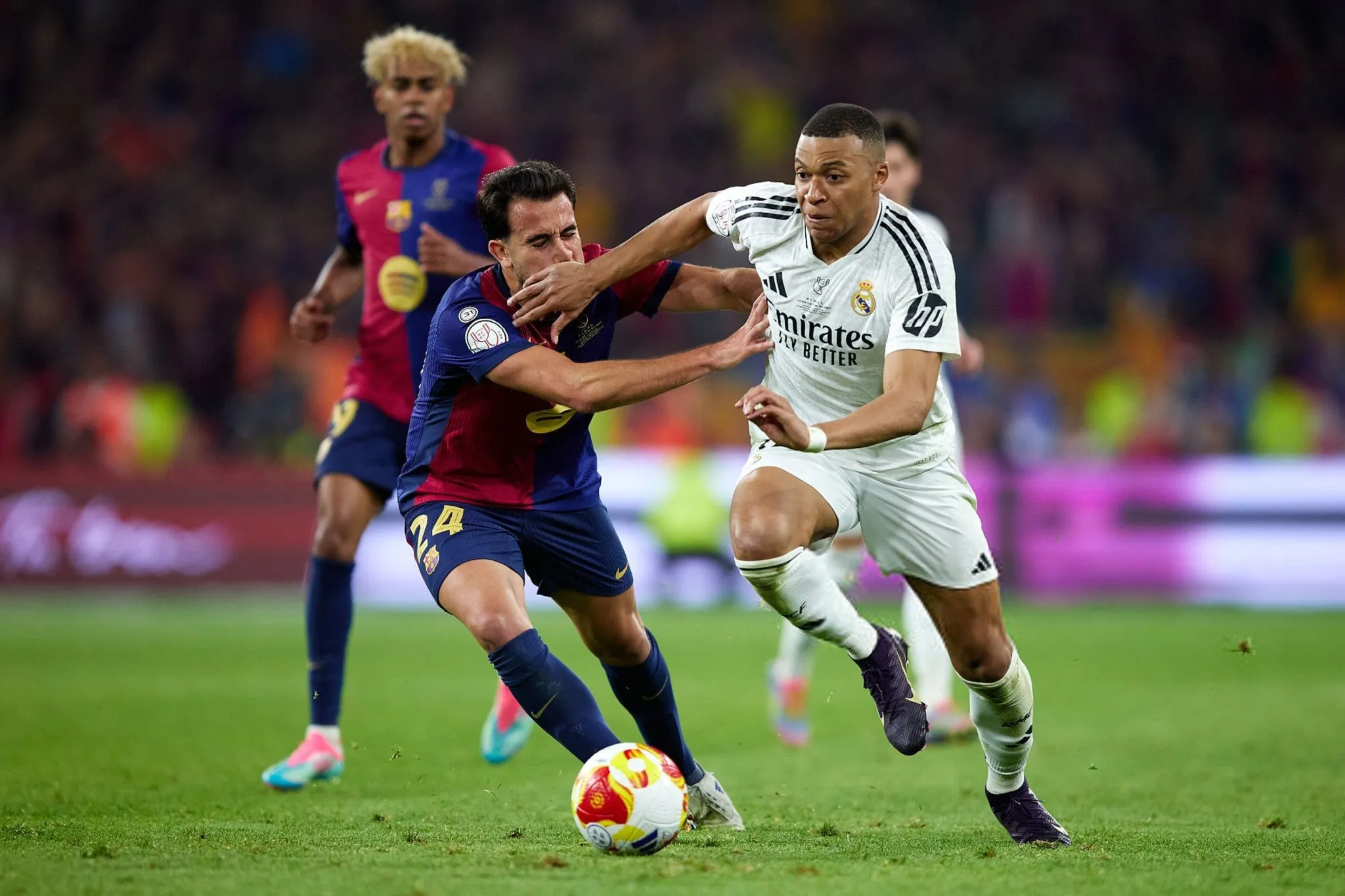استفتاء عراق أوبزيرفر .. ينتظر عشاق كرة القدم الليلة كلاسيكو الأرض بين برشلونة وريال مدريد، فما هي توقعاتك؟ – فوز برشلونة – ⁠فوز ريال مدريد – ⁠التعادل