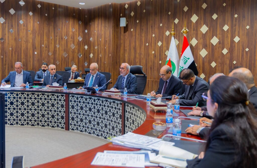 النفط تشدد على إنجاز المشاريع الاستراتيجية ضمن توقيتاتها وتسريع وتيرة العمل 
