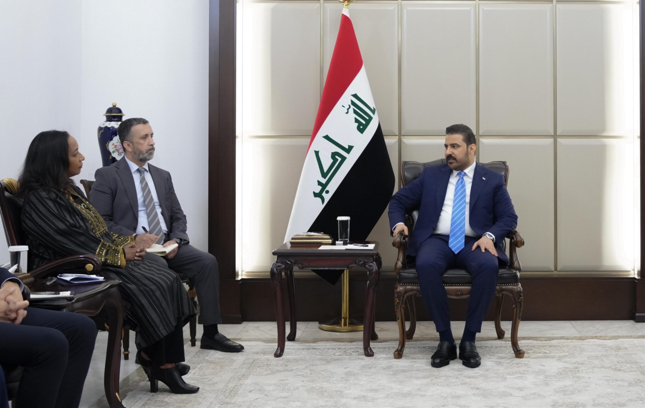 الرئيس الزيدي يبحث مع مركز التجارة الدولي دعم الاستثمار وتطوير السياحة والزراعة والاقتصاد الرقمي