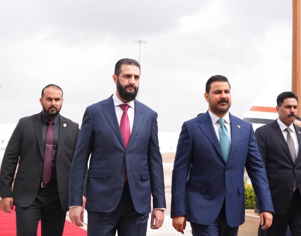تبرع له من ماله الشخصي .. الرئيس الزيدي يؤدي الصلاة في الجامع الأموي بدمشق
