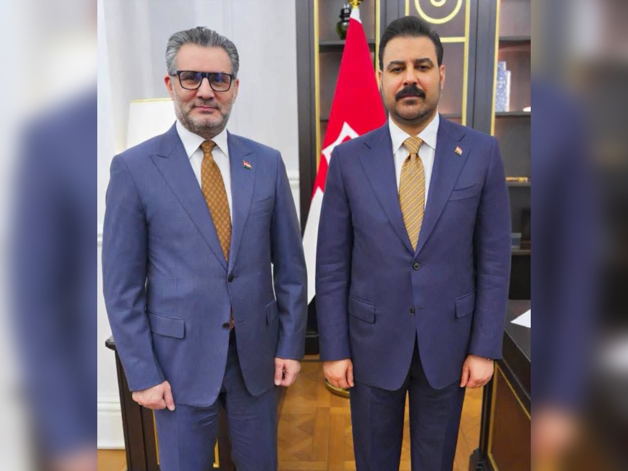 الرئيس الزيدي يبحث تحديات الإعلام وخطط تطوير الاتصالات مع رئيس هيئة الإعلام والاتصالات